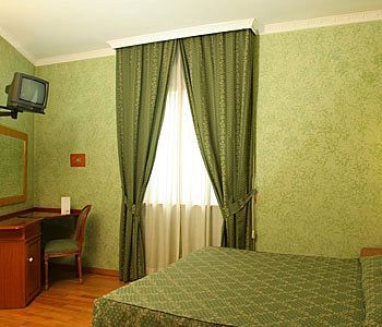 Fellini 3* Rome