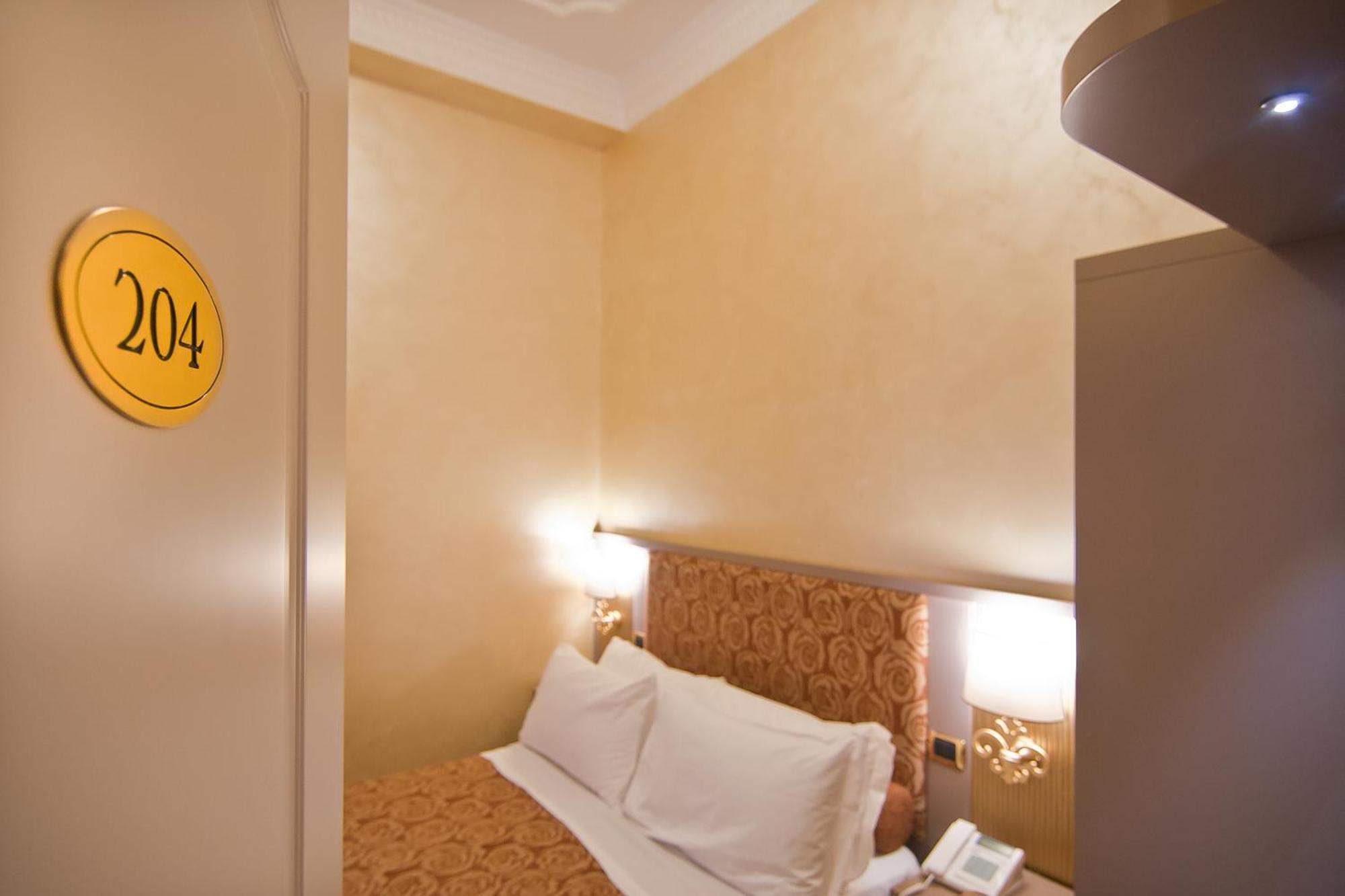 Hotel Fellini Rome