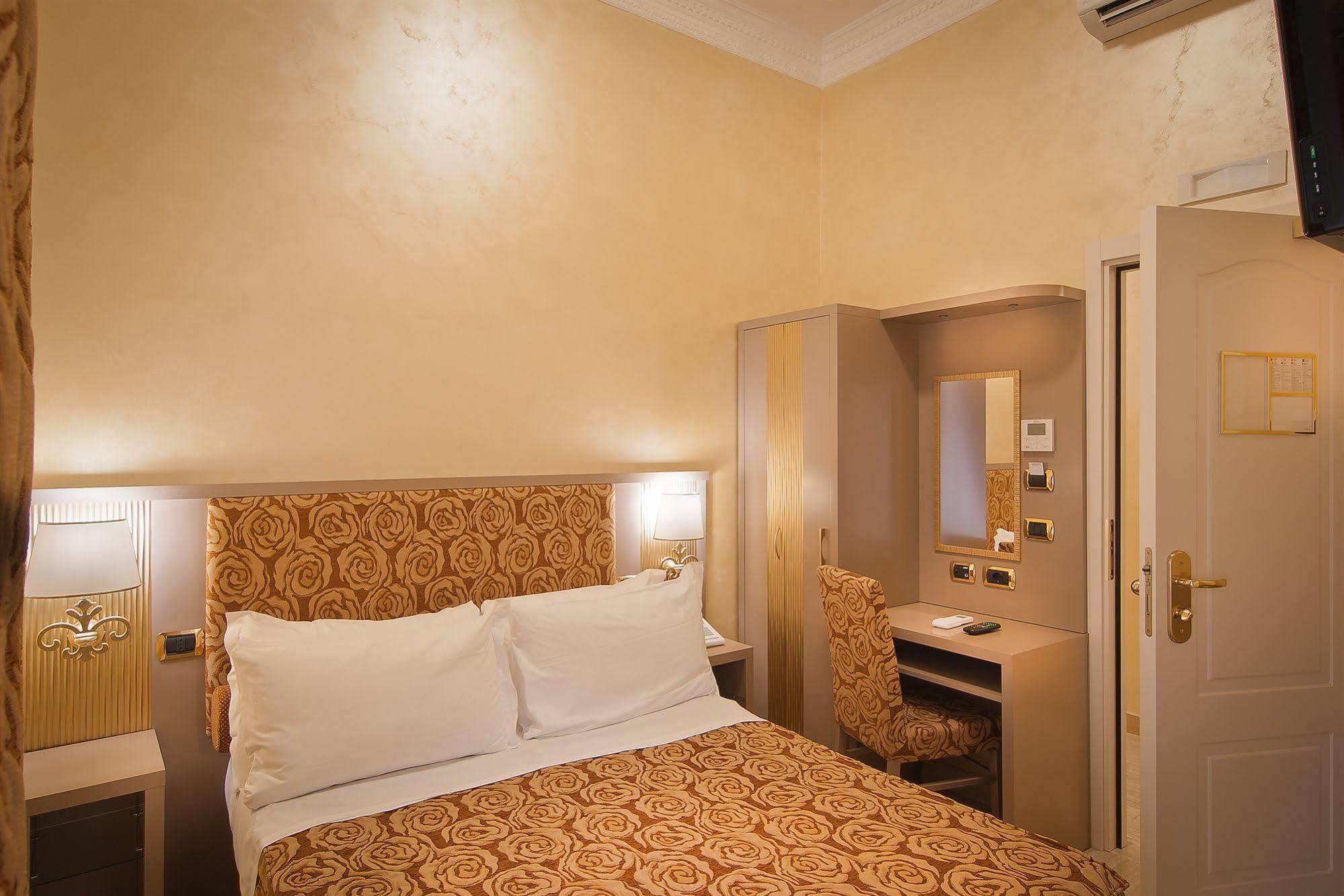 Fellini 3* Rome