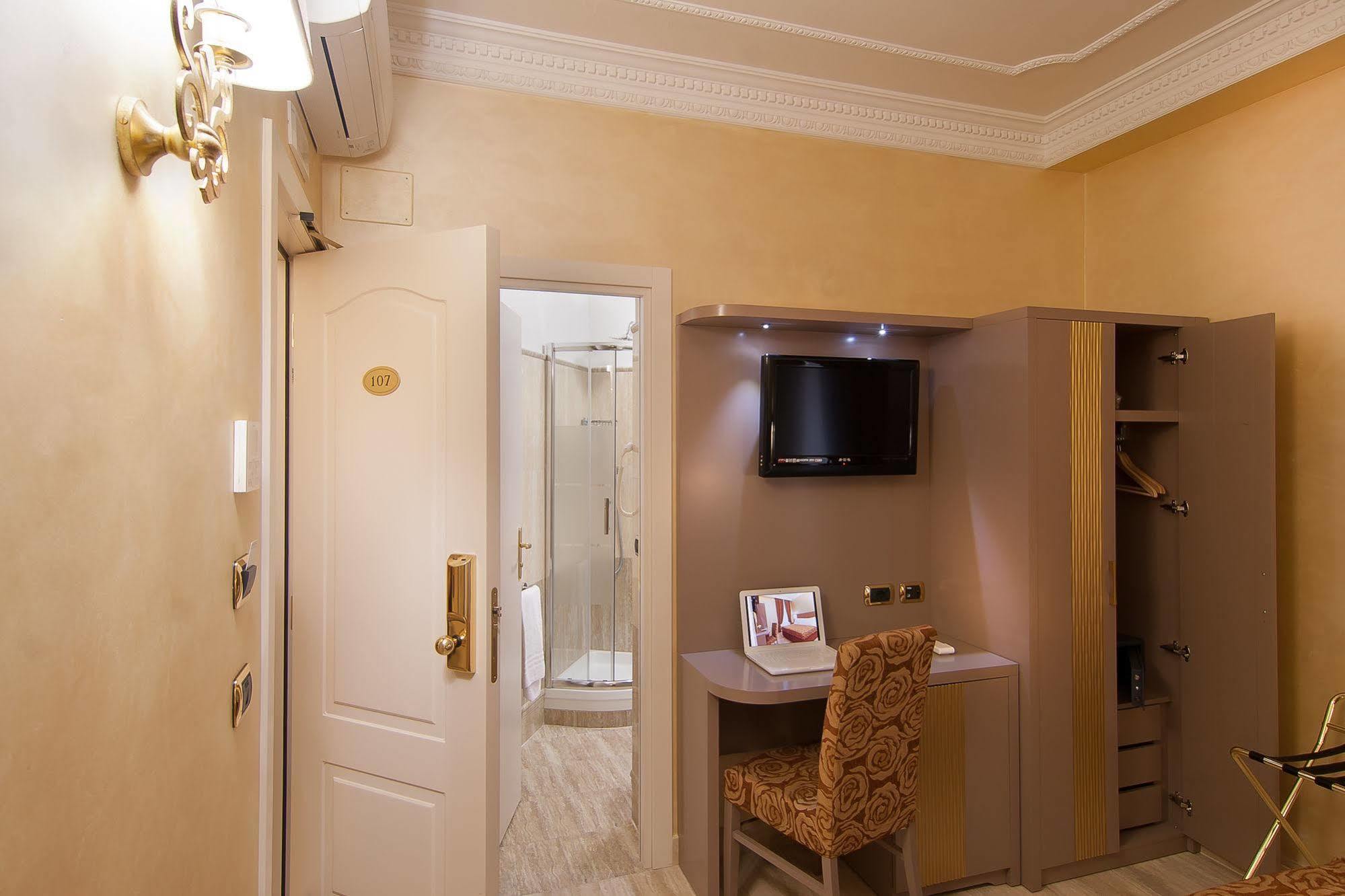 Fellini Hotel Roma